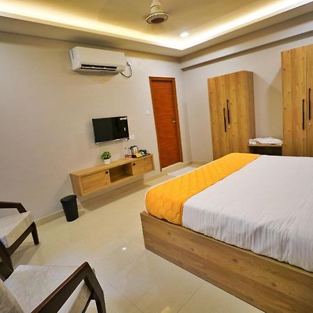 Hotel Ceasta, Beside Us Consulate Hyderabad, Gachibowli Gundipet Kültér fotó