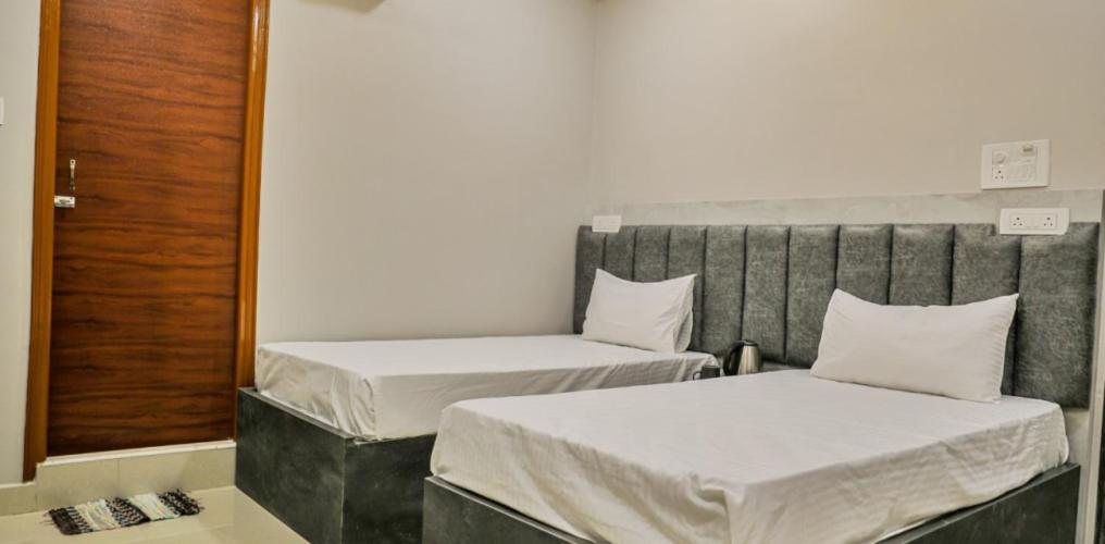 Hotel Ceasta, Beside Us Consulate Hyderabad, Gachibowli Gundipet Kültér fotó