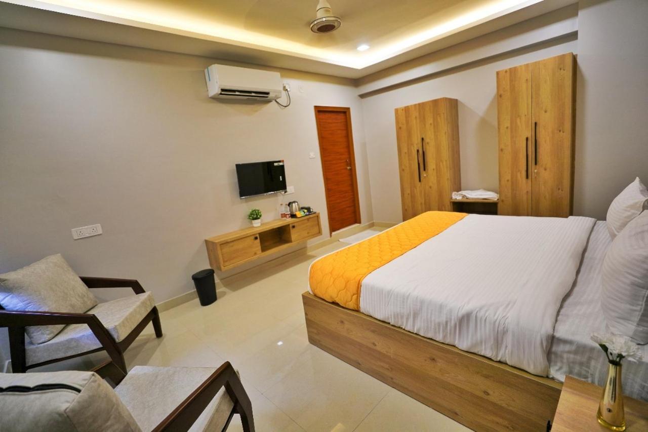 Hotel Ceasta, Beside Us Consulate Hyderabad, Gachibowli Gundipet Kültér fotó