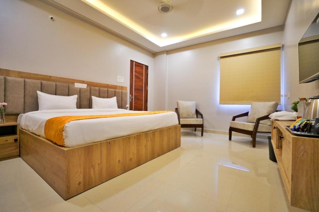 Hotel Ceasta, Beside Us Consulate Hyderabad, Gachibowli Gundipet Kültér fotó
