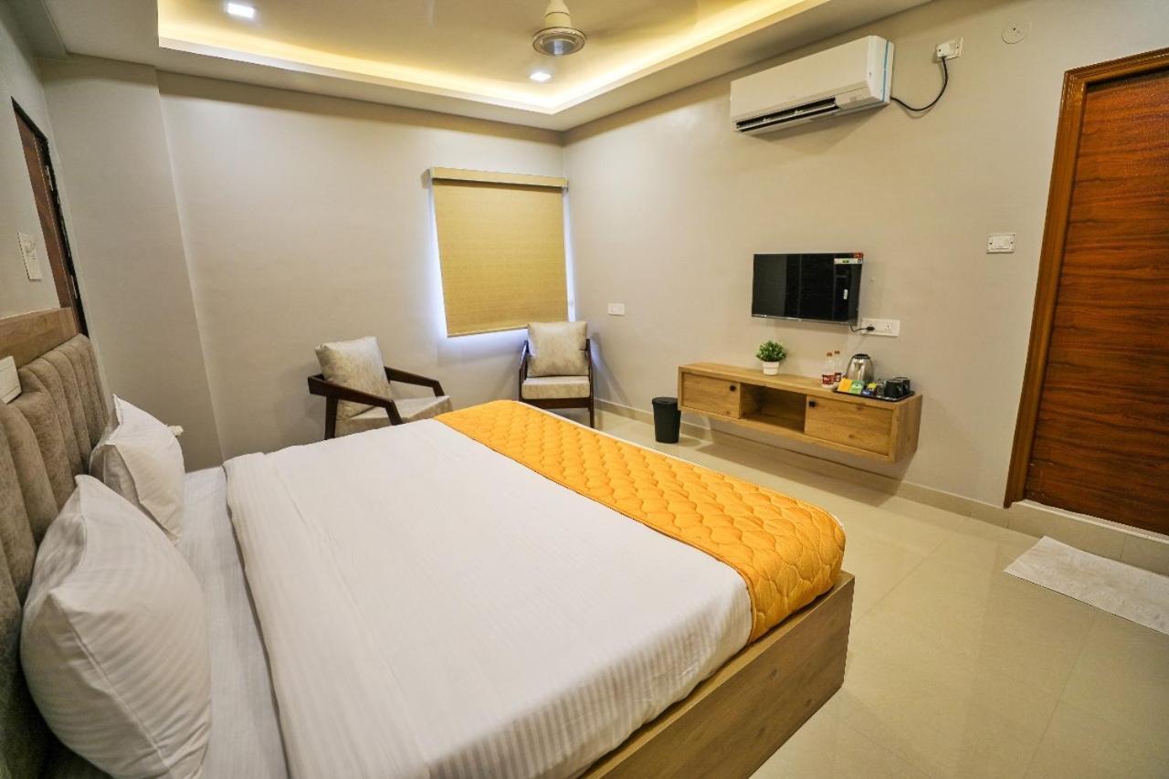 Hotel Ceasta, Beside Us Consulate Hyderabad, Gachibowli Gundipet Kültér fotó