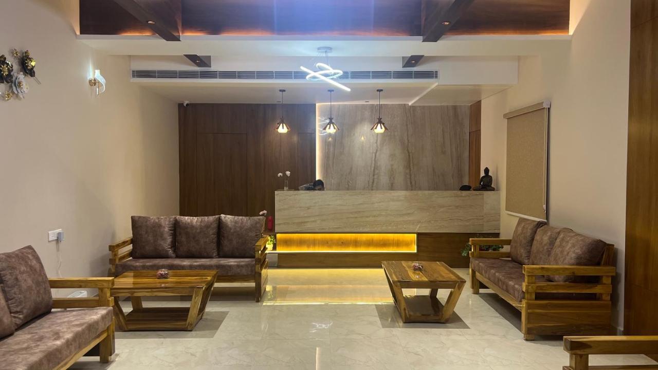 Hotel Ceasta, Beside Us Consulate Hyderabad, Gachibowli Gundipet Kültér fotó