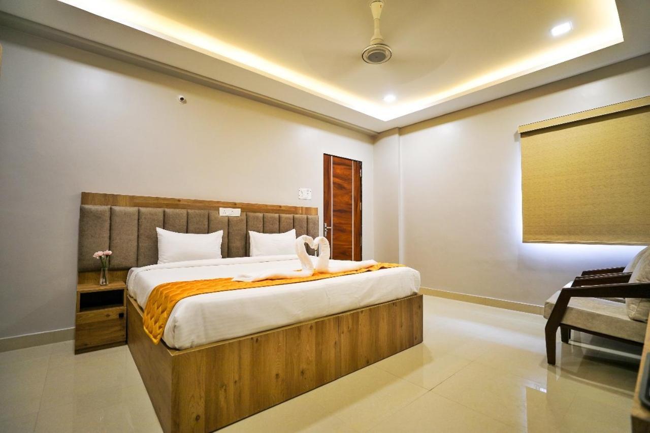 Hotel Ceasta, Beside Us Consulate Hyderabad, Gachibowli Gundipet Kültér fotó