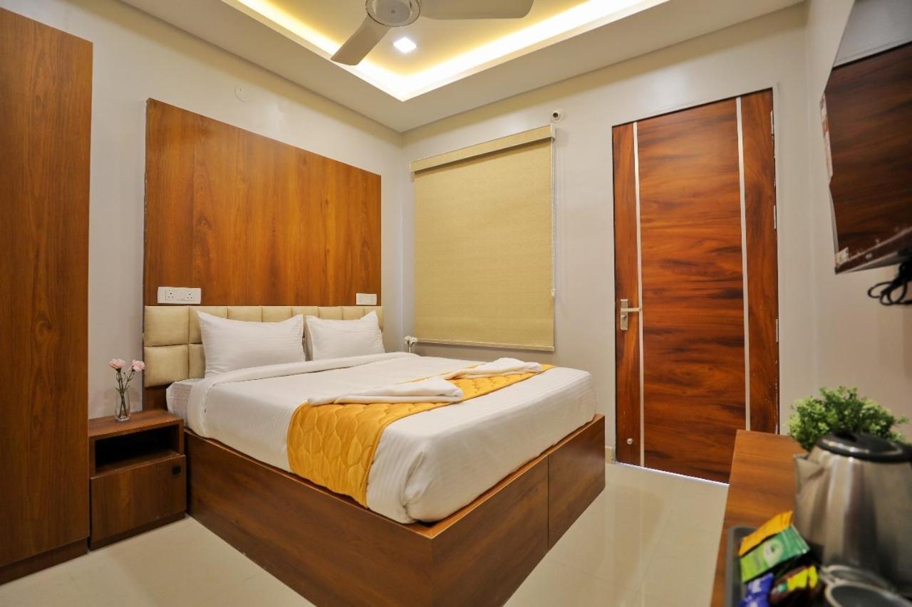Hotel Ceasta, Beside Us Consulate Hyderabad, Gachibowli Gundipet Kültér fotó