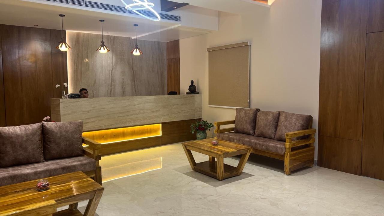 Hotel Ceasta, Beside Us Consulate Hyderabad, Gachibowli Gundipet Kültér fotó