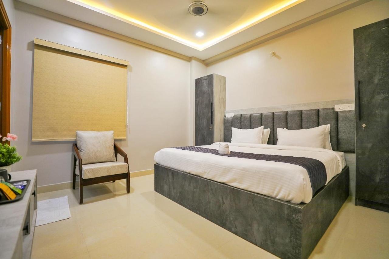 Hotel Ceasta, Beside Us Consulate Hyderabad, Gachibowli Gundipet Kültér fotó