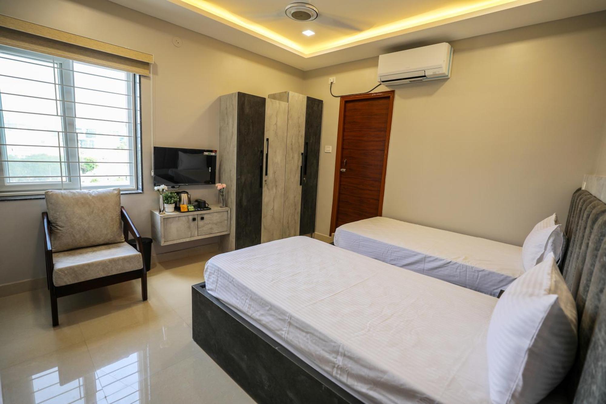 Hotel Ceasta, Beside Us Consulate Hyderabad, Gachibowli Gundipet Kültér fotó
