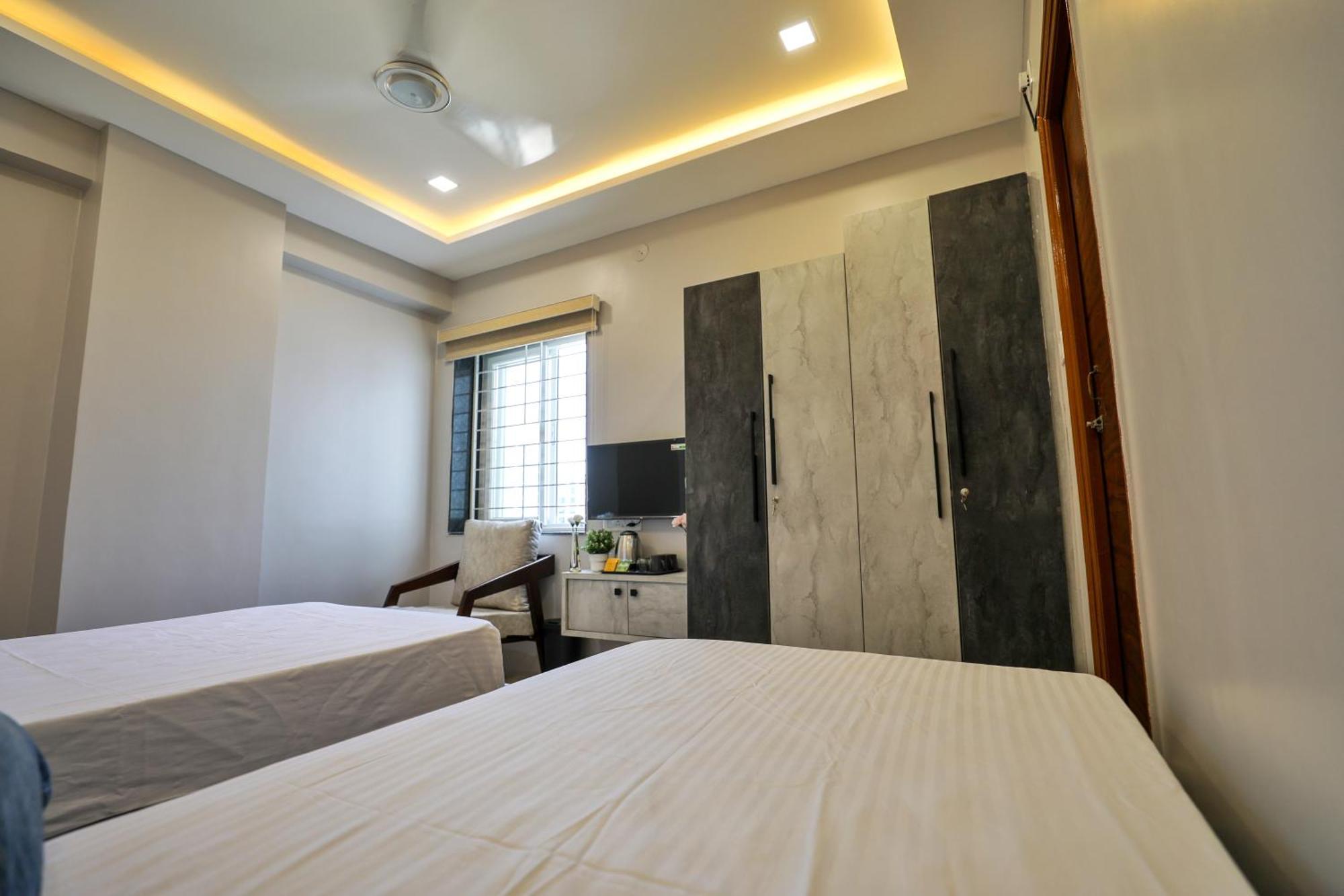 Hotel Ceasta, Beside Us Consulate Hyderabad, Gachibowli Gundipet Kültér fotó